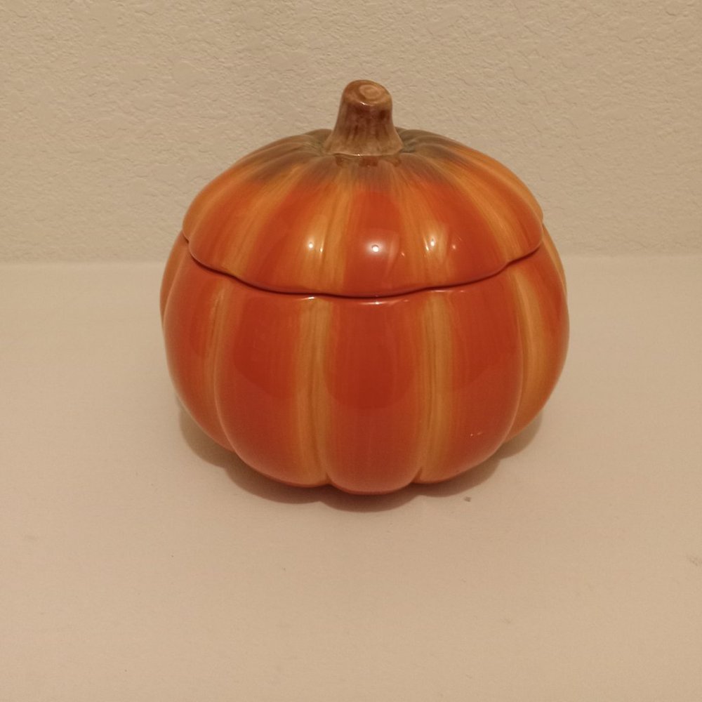 Ceramic Pumpkin jar for all seasons - Picture 8 of 12